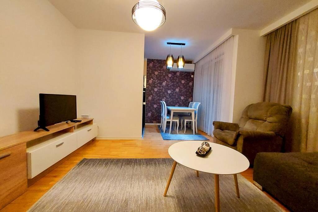 Apartment 13C Pristina Exterior photo
